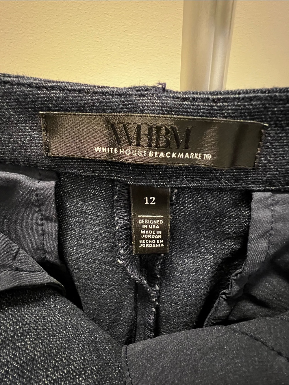White House Black Market Navy woman’s cropped pants